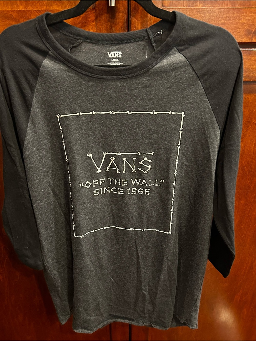 Vans Charcoal & Black Raglan 'Off The Wall' Graphic Tee Mens size: Large
